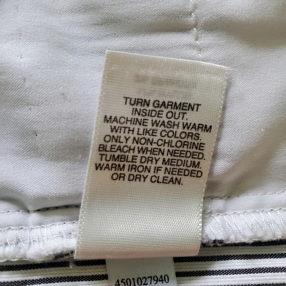 WHBM Career 5-inch shorts - Size 2 - Picture 7 of 12